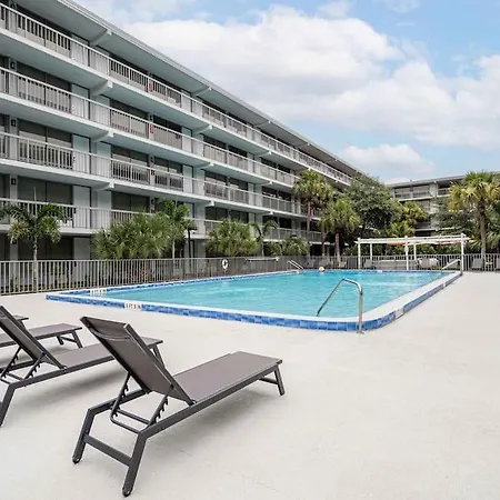 Luxury Orlando Condo Next To Disney With Lake View